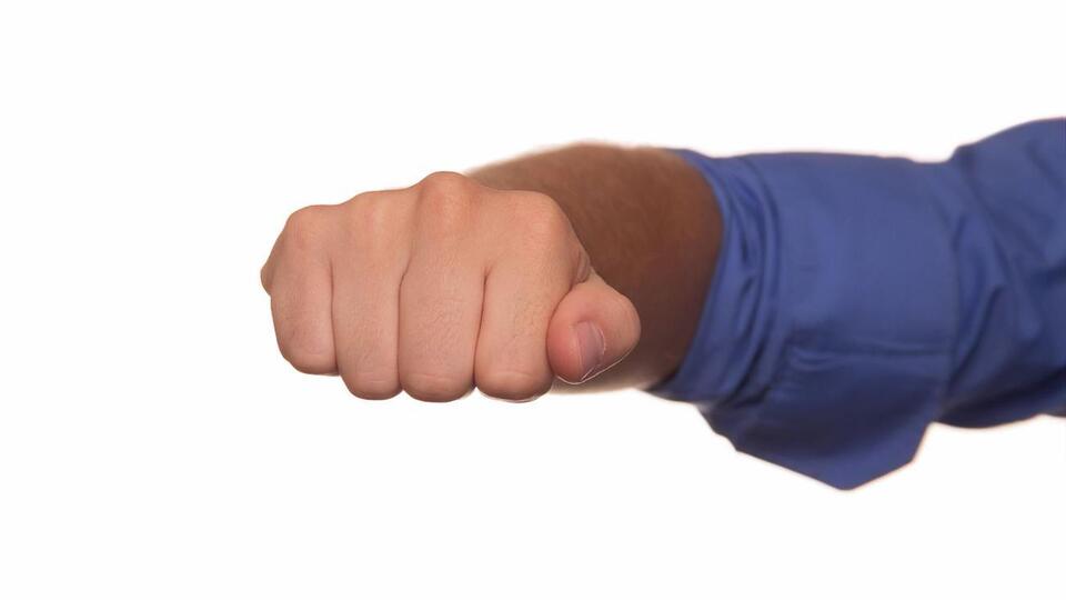 По данным следствия, сотрудника прокуратуры избивали несколько человек