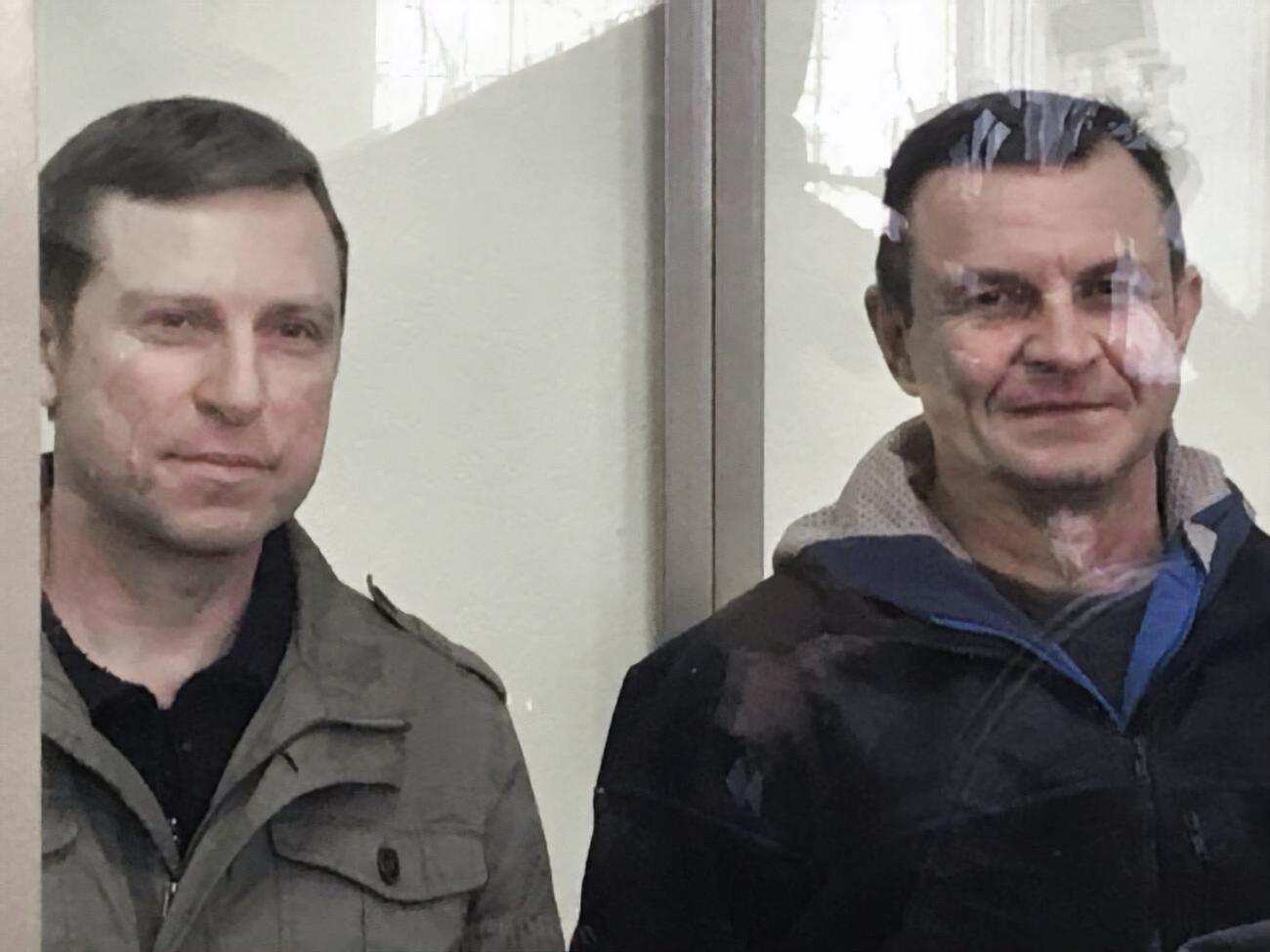 "Суд" приговорил Дудку (справа) и Бессарабова к 14 годам лишения свободы