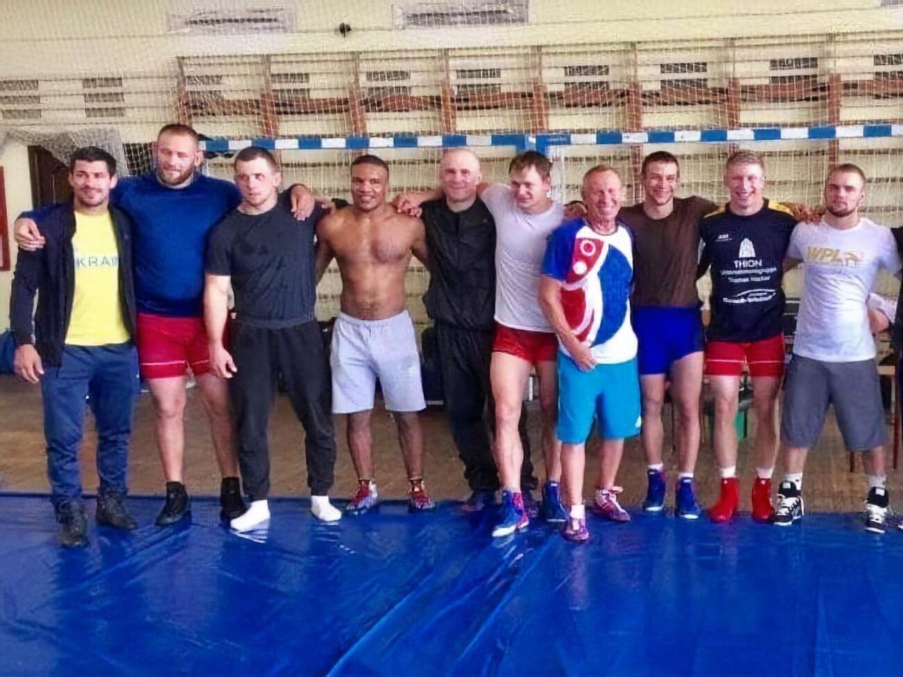 Беленюк (четвертый слева)&nbsp;&ndash; олимпийский призер и чемпион мира