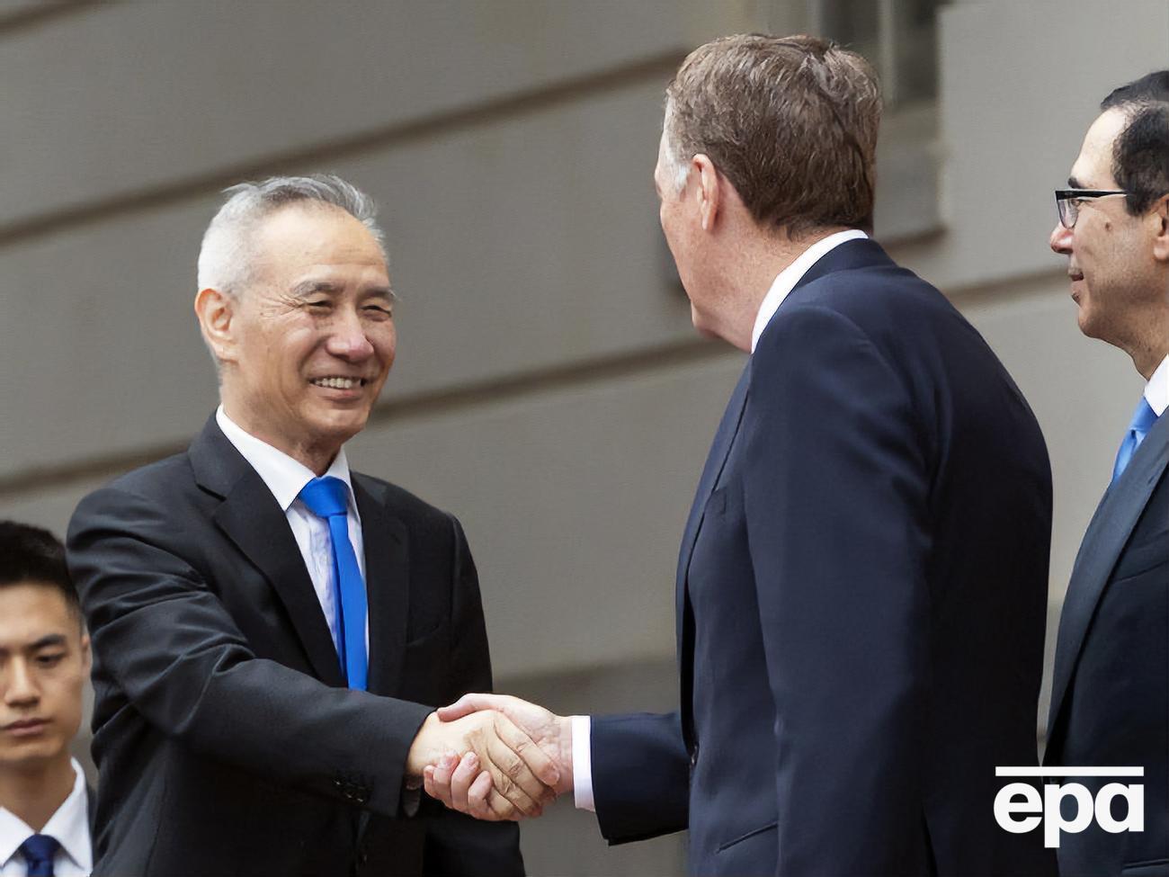 Лю Хэ и Лайтхайзер провели телефонный разговор