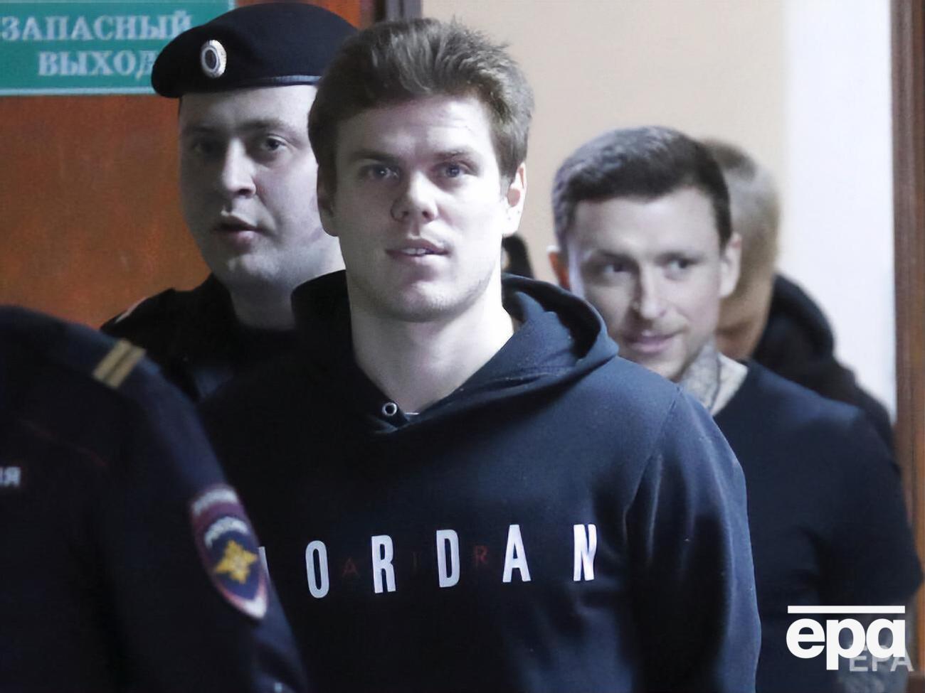 Суд 8 травня відправив футболістів за ґрати