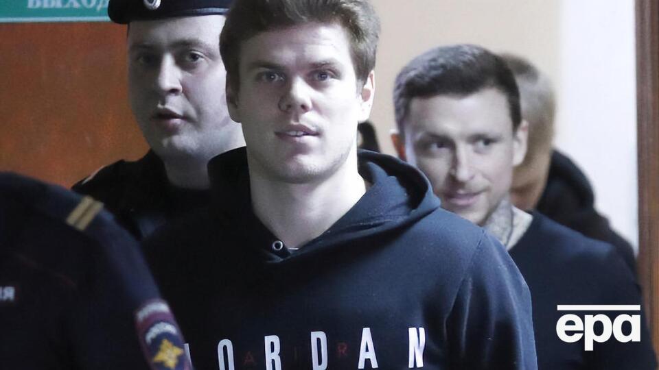Суд 8 травня відправив футболістів за ґрати