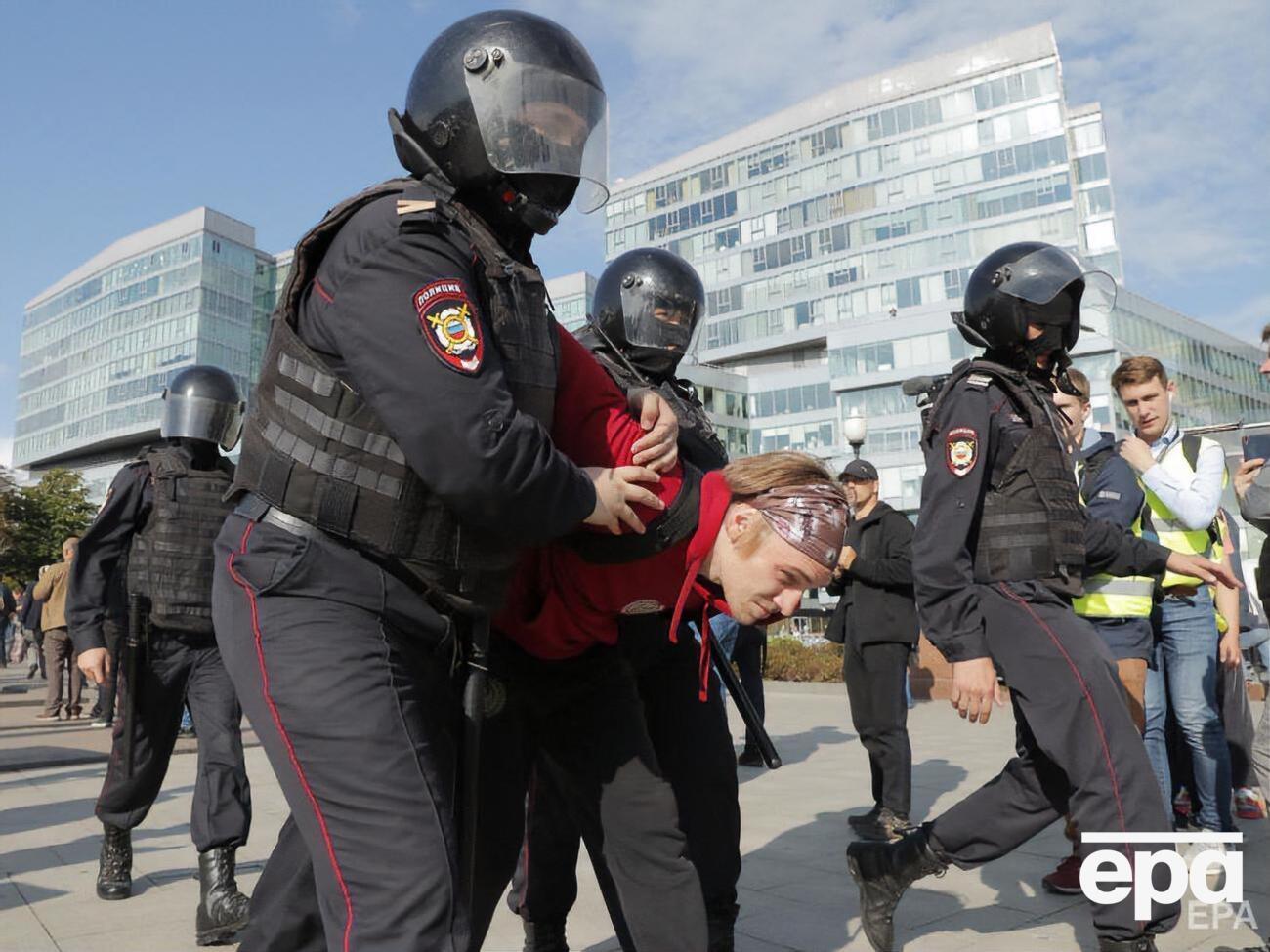 Під час акцій протесту в Москві, які почалися через недопуск незалежних кандидатів у депутати на вибори до Московської міської думи, було затримано кілька тисяч осіб