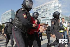Во время акций протеста в Москве, которые начались из-за недопуска независимых кандидатов в депутаты на выборы в Московскую городскую думу, были задержаны несколько тысяч человек