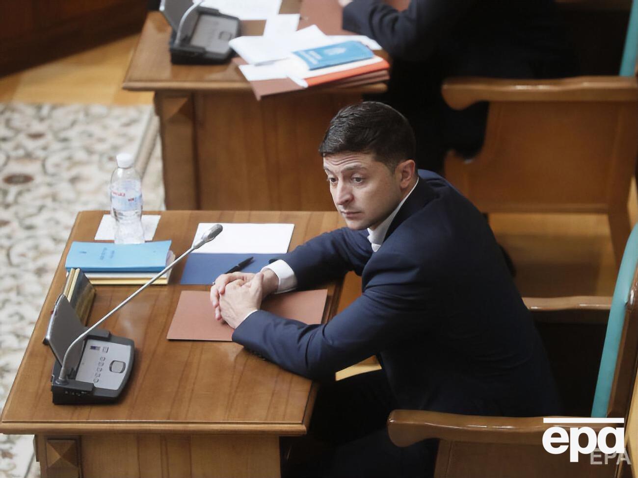 Зеленский освободил членов Кабмина от должностей советников