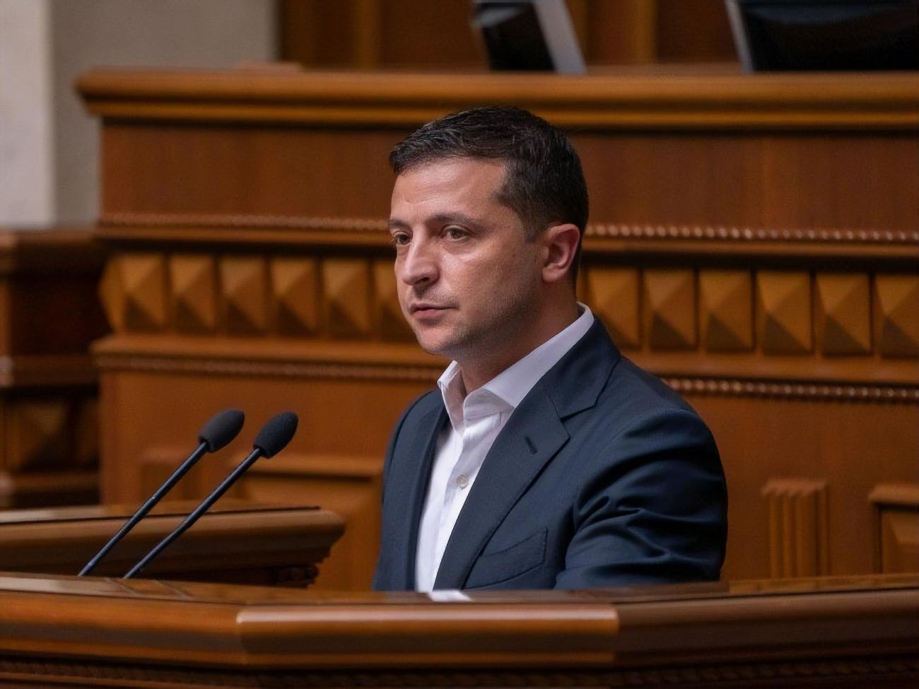 Зеленский (на фото) помиловал 12 россиян, утверждает Рыбин