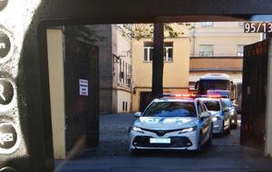 По словам журналиста, в одном из трех автобусов находится спецназ