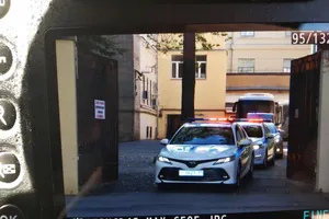 За словами журналіста, в одному з трьох автобусів спецпризнеченці