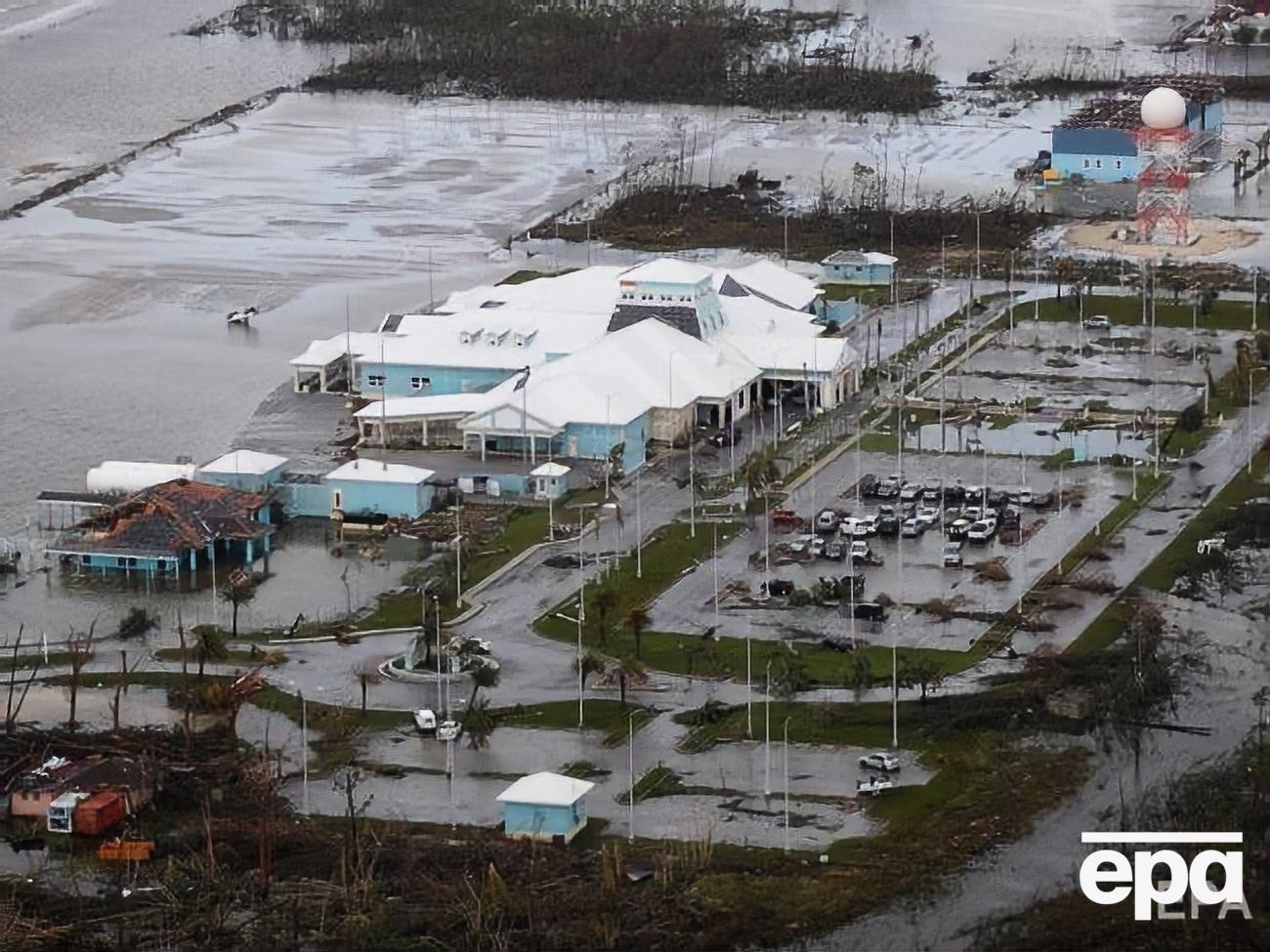 "Дориан" после Багам направился в США