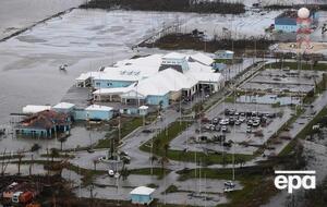 "Дориан" после Багам направился в США