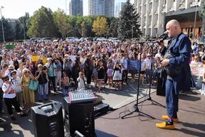 "Верните нам Ройтбурда!" В Одессе состоялся митинг в поддержку уволенного директора музея. Фоторепортаж