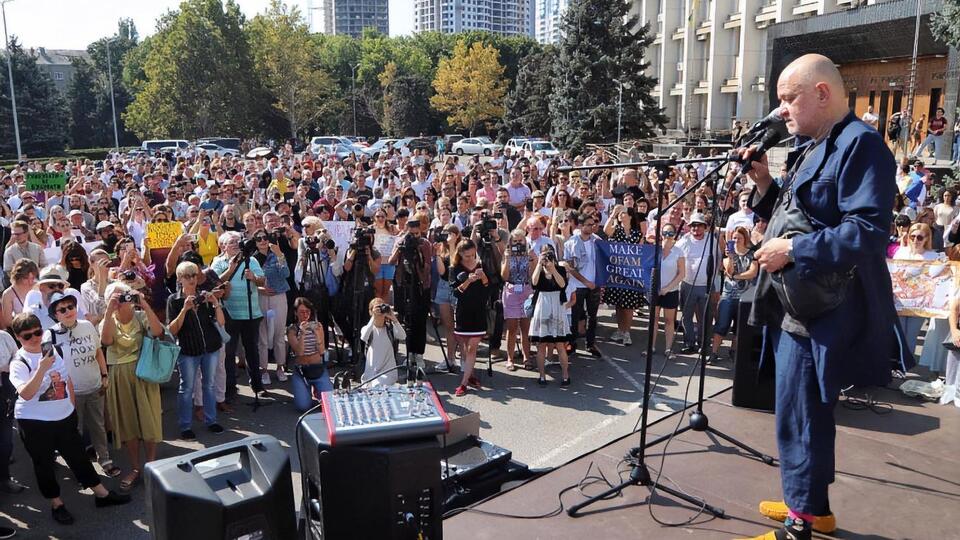 "Поверніть нам Ройтбурда!" В Одесі відбувся мітинг на підтримку звільненого директора музею. Фоторепортаж