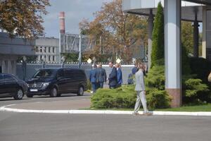 В аеропорт "Бориспіль" з'їжджаються представники влади