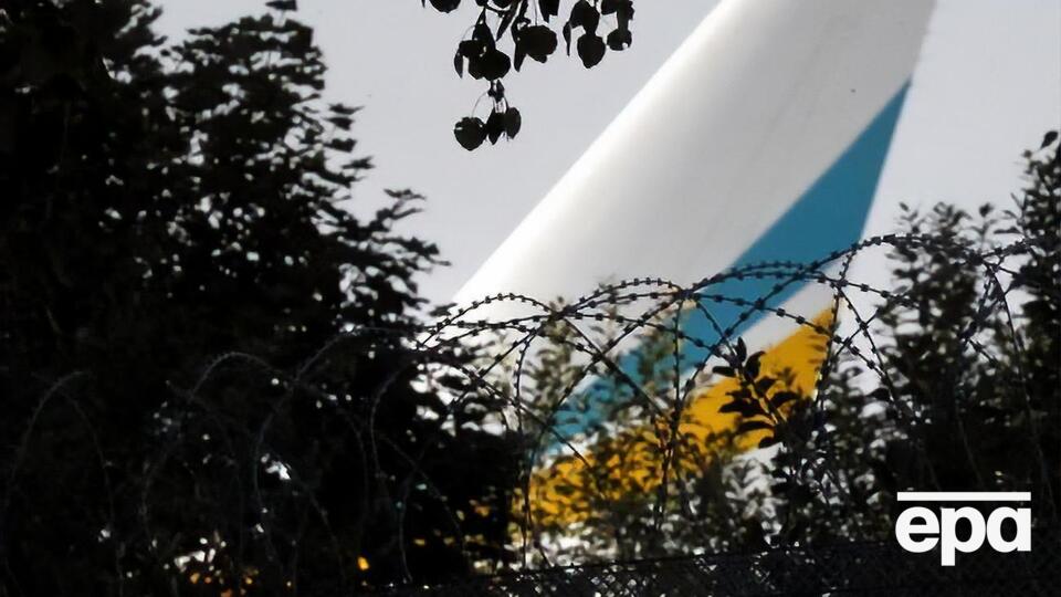 Родичі політв'язнів перебувають на полі