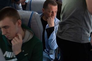 Сущенко (в центрі) повернувся в Україну