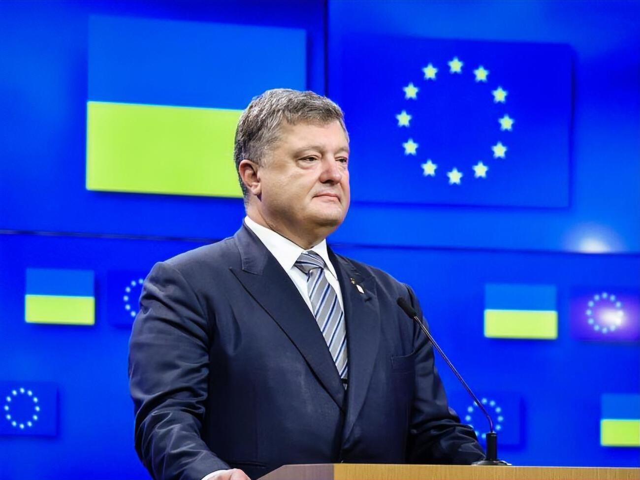 Порошенко: У нас попереду виснажлива боротьба із запеклим ворогом України, сильним і підступним