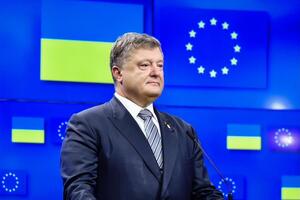 Порошенко: У нас попереду виснажлива боротьба із запеклим ворогом України, сильним і підступним