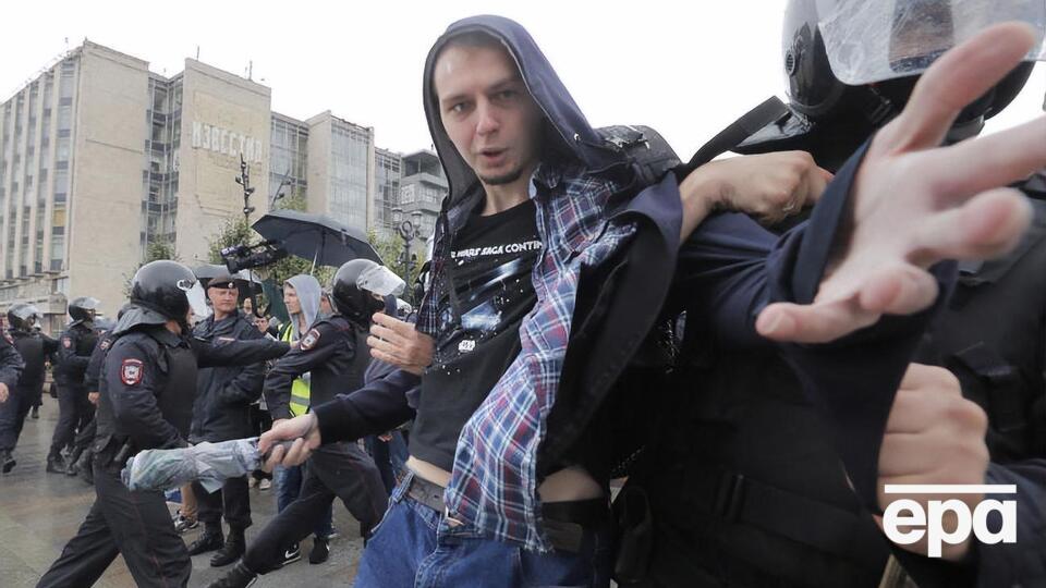 В российской Думе полагают, что демонстранты крайне агрессивно вели себя по отношению к полицейским и росгвардейцам