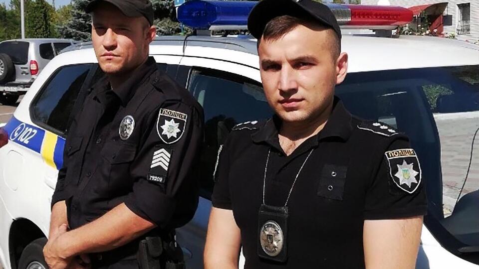 Раненому полицейскому оказали помощь