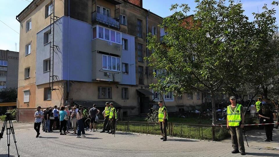 Рассматриваются три версии обрушения дома в Дрогобыче: подмыв здания из-за дождей, перепланировка или взрыв бытового газа