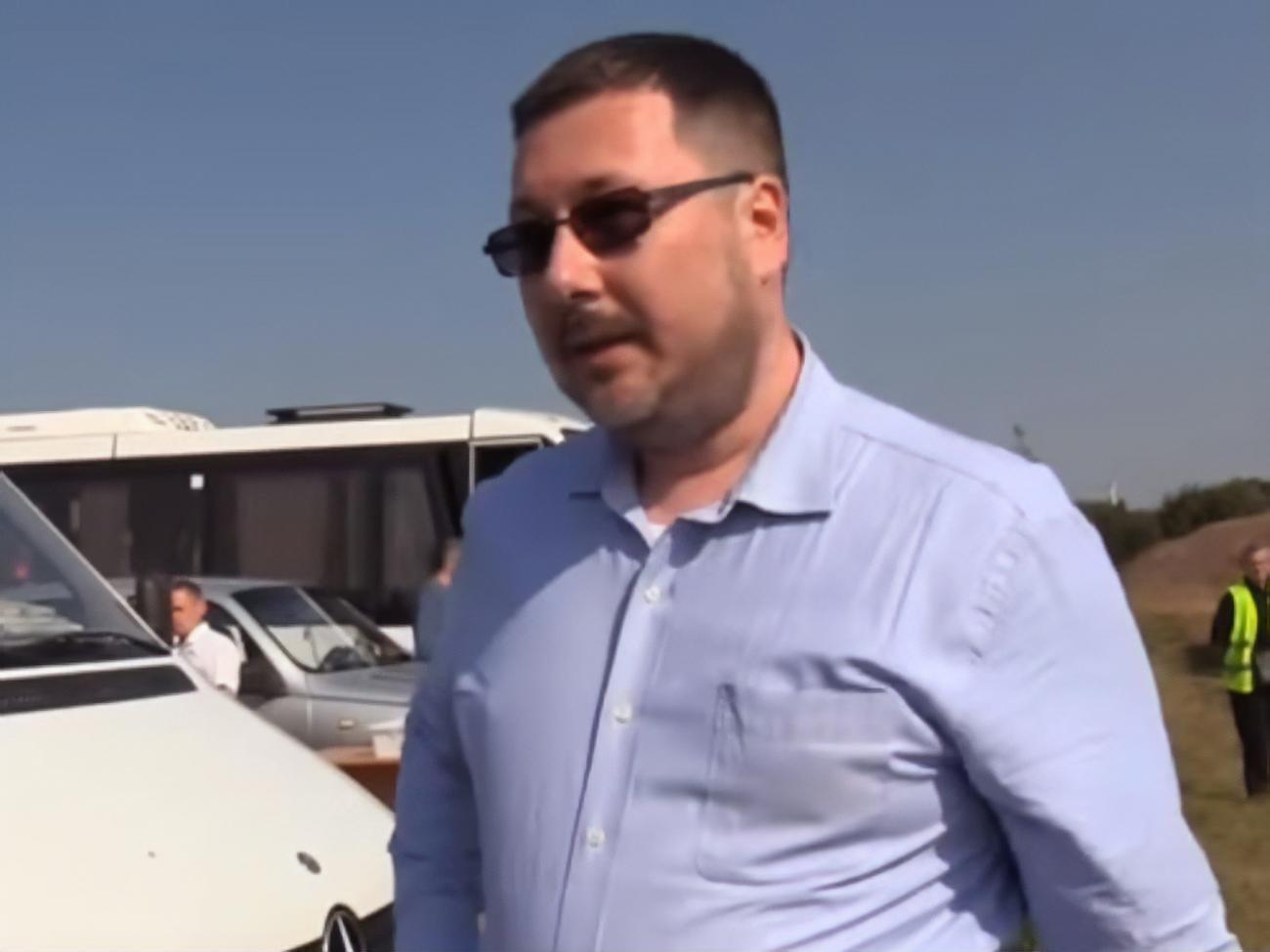 Ежов улетел в Россию 7 сентября