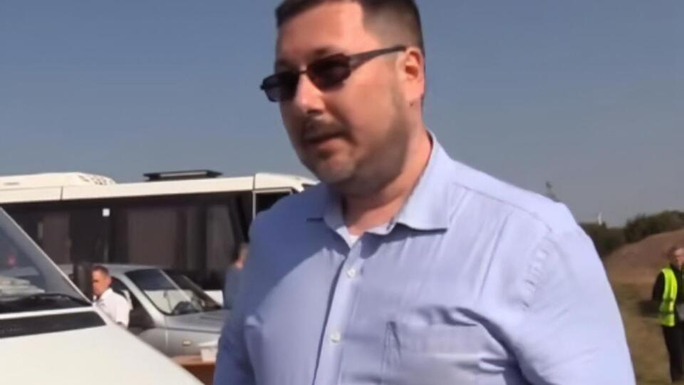 Ежов улетел в Россию 7 сентября