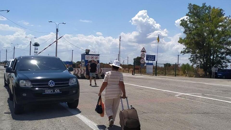 На админгранице Крыма и Херсонской области действует пропускной режим