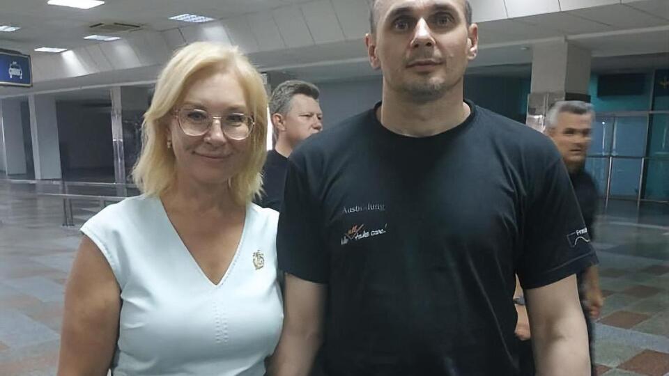 Одним зі звільнених, яким потрібне житло, є, за словами Денісової, Сенцов