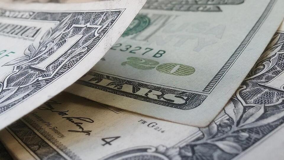 НБУ установил курс валют на 10 января