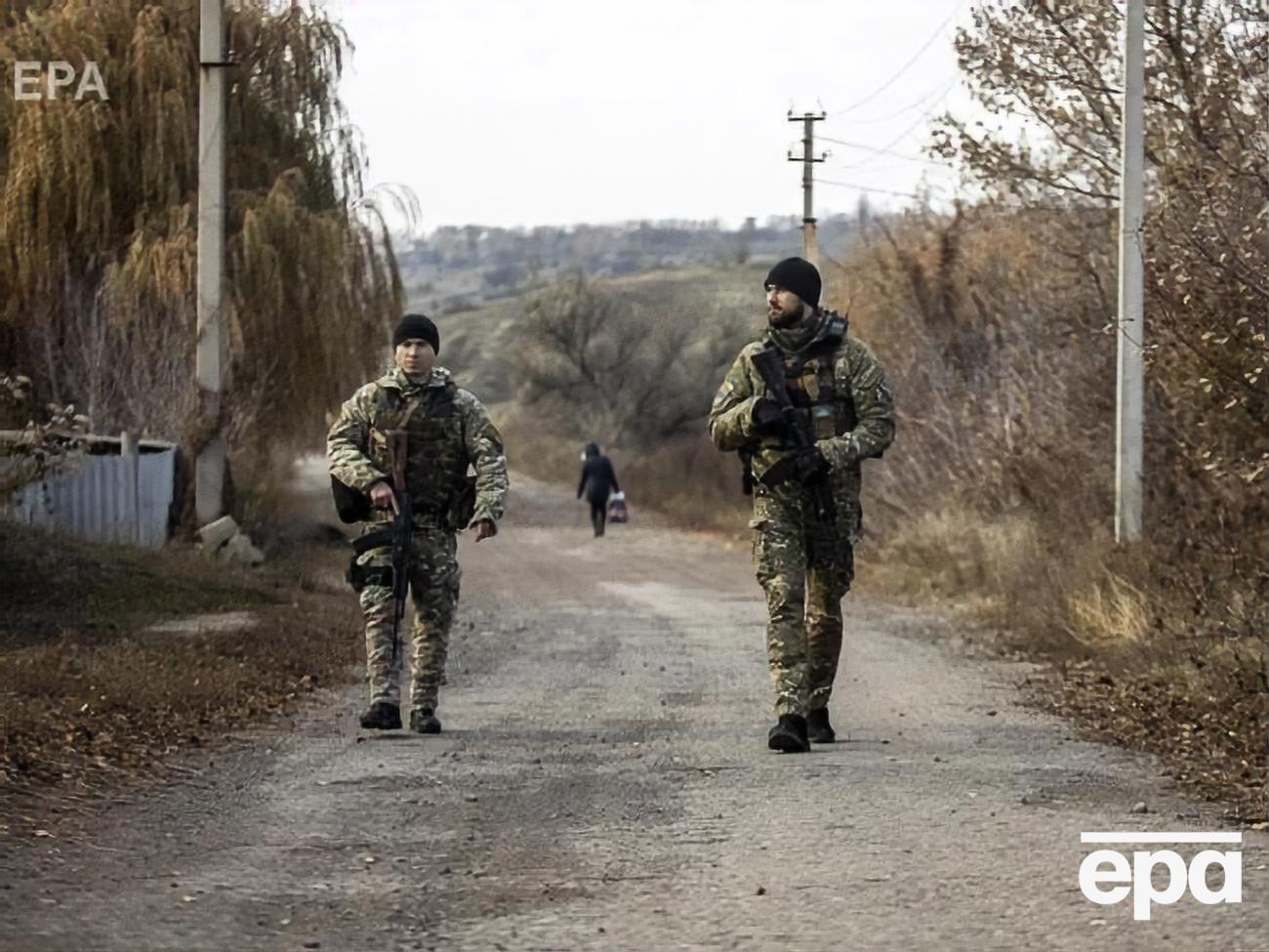 Трьох українських військових поранено