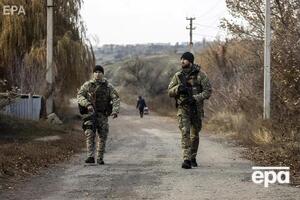 Трьох українських військових поранено