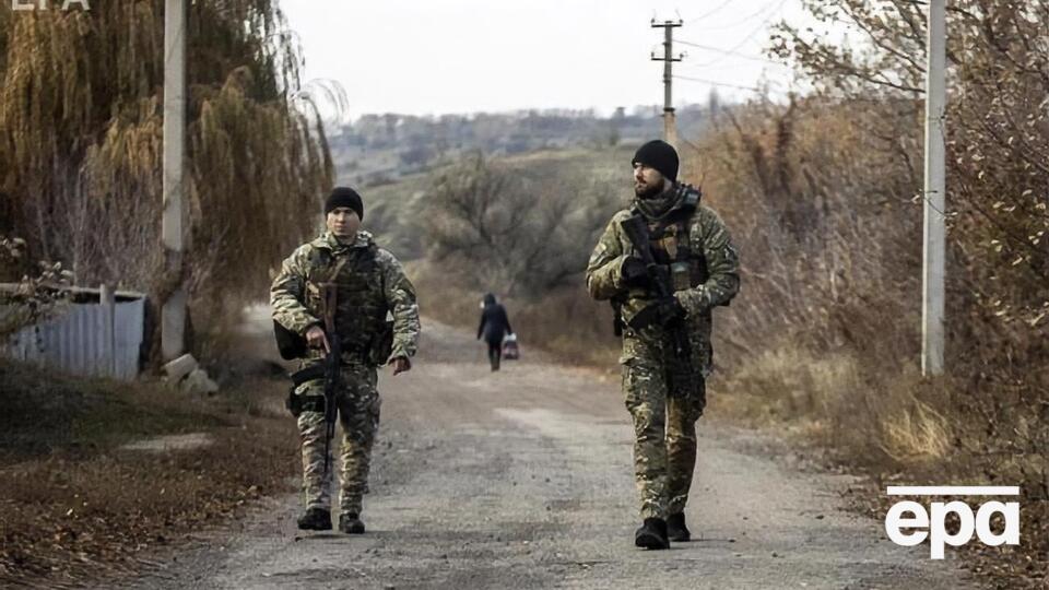 Трьох українських військових поранено