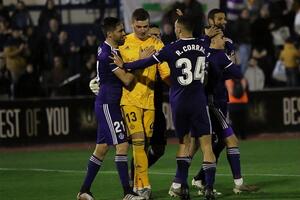 Лунин (в желтом) провел свой второй поединок за "Вальядолид"