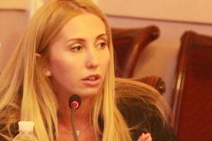 Елена Костенко: Например, отмечается, что в компании 15 прорабов, но их личные данные отсутствуют – стоит пробел