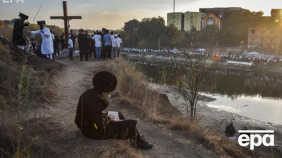 Хасиды приезжают в Умань к могиле Нахмана