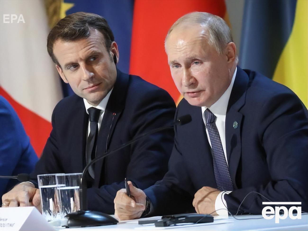 Макрон (на фото слева) и Путин пообщались по телефону