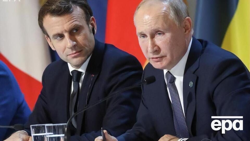 Макрон (на фото слева) и Путин пообщались по телефону