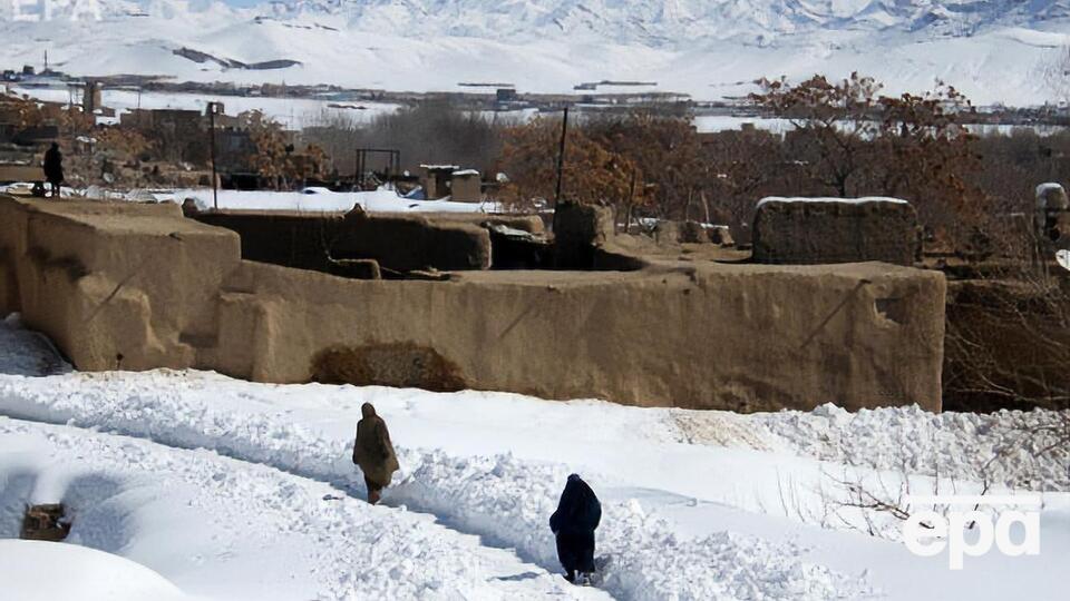 Из-за снега в некоторых домах в Афганистане обрушилась кровля