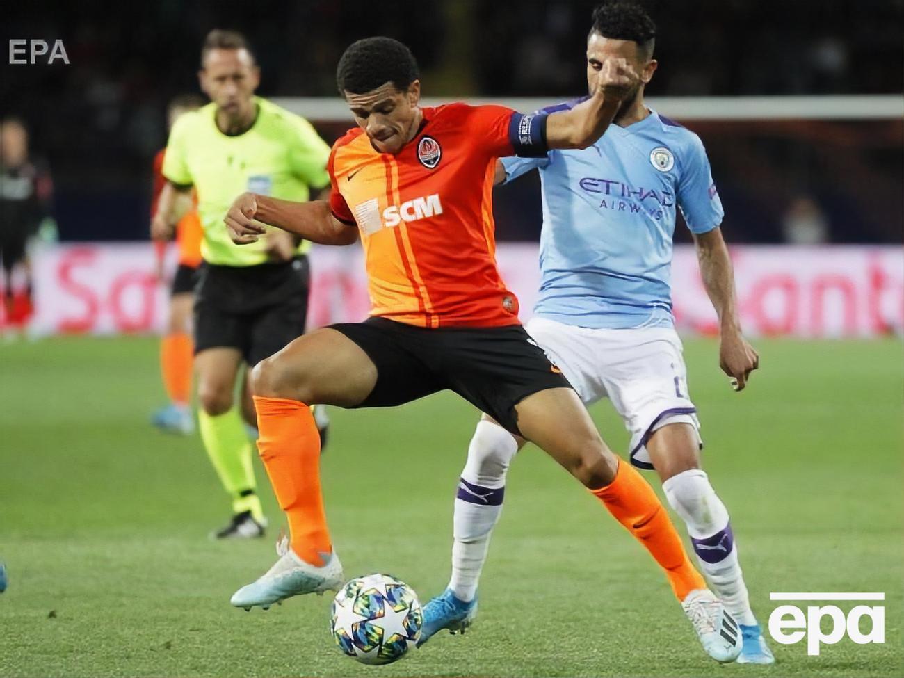 Тайсон (слева) выступает за "Шахтер" с 2013 года