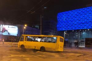 Из-за прорыва трубы возле Ocean Plaza пострадало девять человек