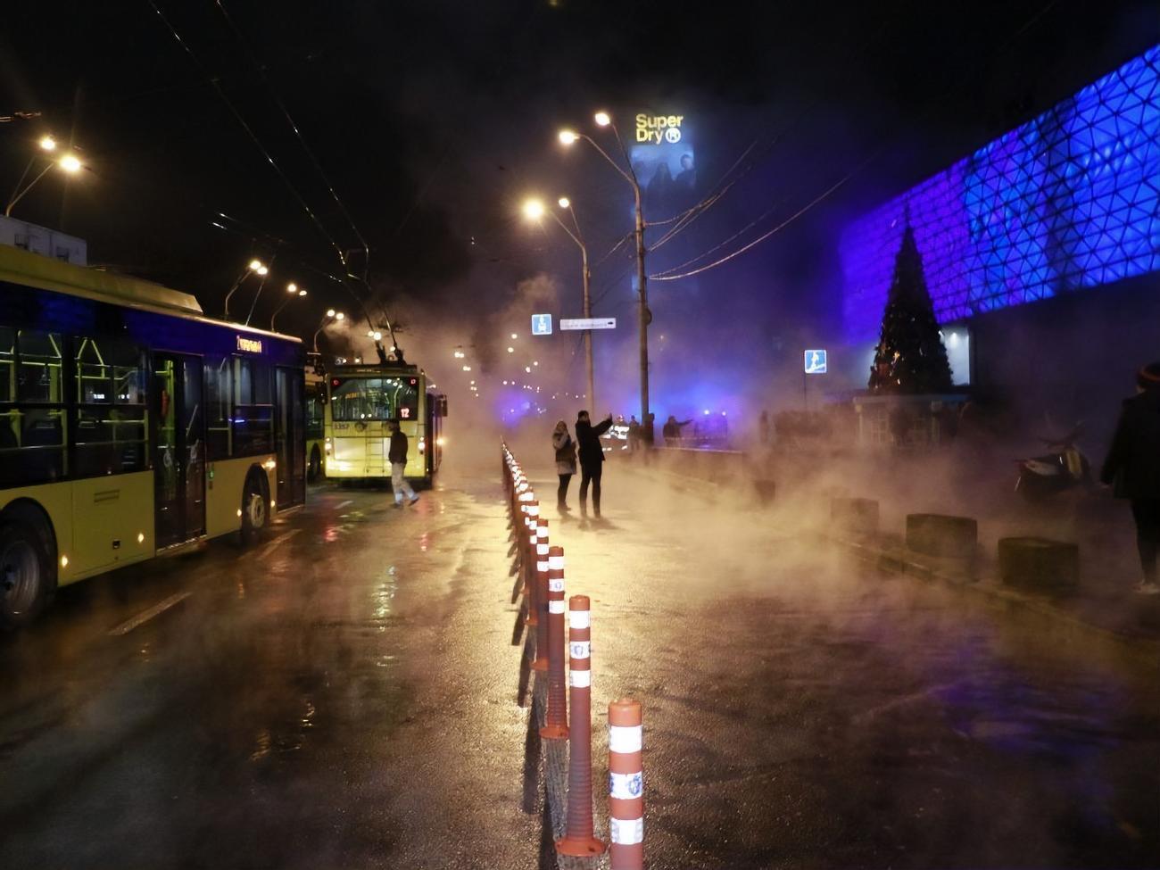 В Киеве ТРЦ Ocean Plaza затопило кипятком. Фоторепортаж