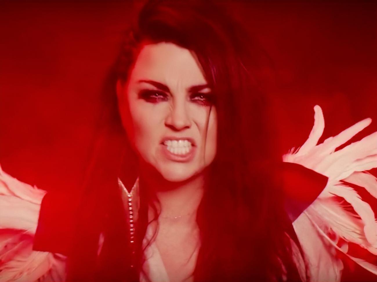 Солистка&nbsp;Evanescence:&nbsp;Стихи создают чувство, будто мы вместе противостоим могущественной силе, которая хочет оторвать нас друг от друга