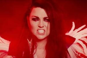 Солістка Evanescence: Вірші створюють відчуття, ніби ми разом протистоїмо могутній силі, яка хоче відірвати нас одне від одного
