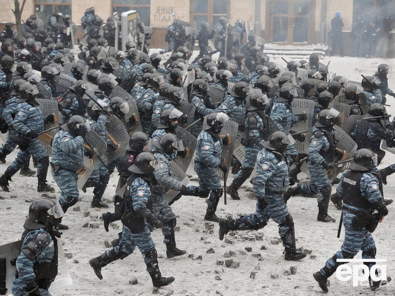 Украина передала ОРДЛО пятерых беркутовцев, которых обвиняют в расстрелах протестующих во время Революции достоинства в 2014 году