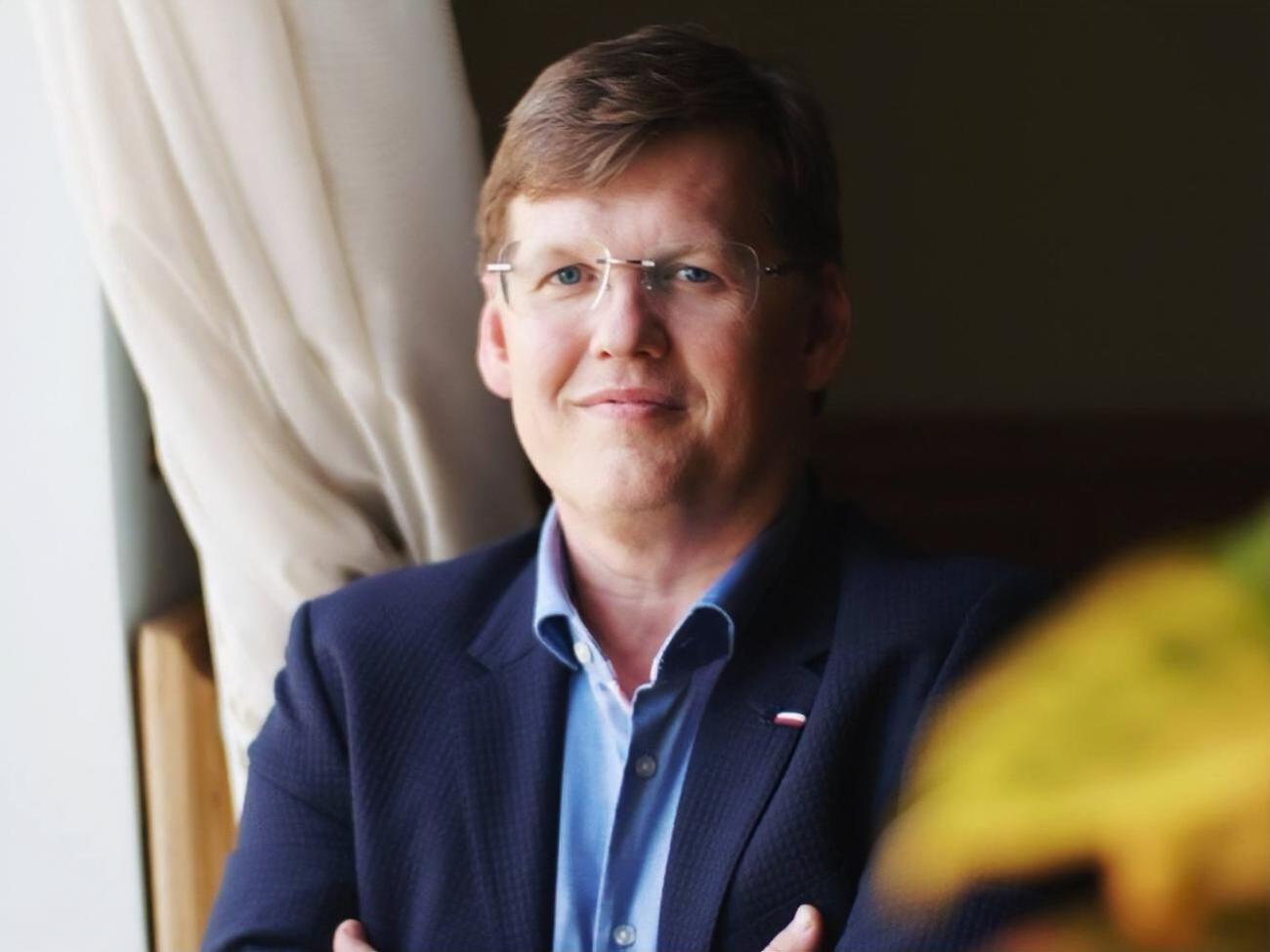 Розенко: Кабмин отказывается повышать зарплаты учителям. И в это же время чиновники получают премии до 500 тыс. грн. Это просто неадекватно