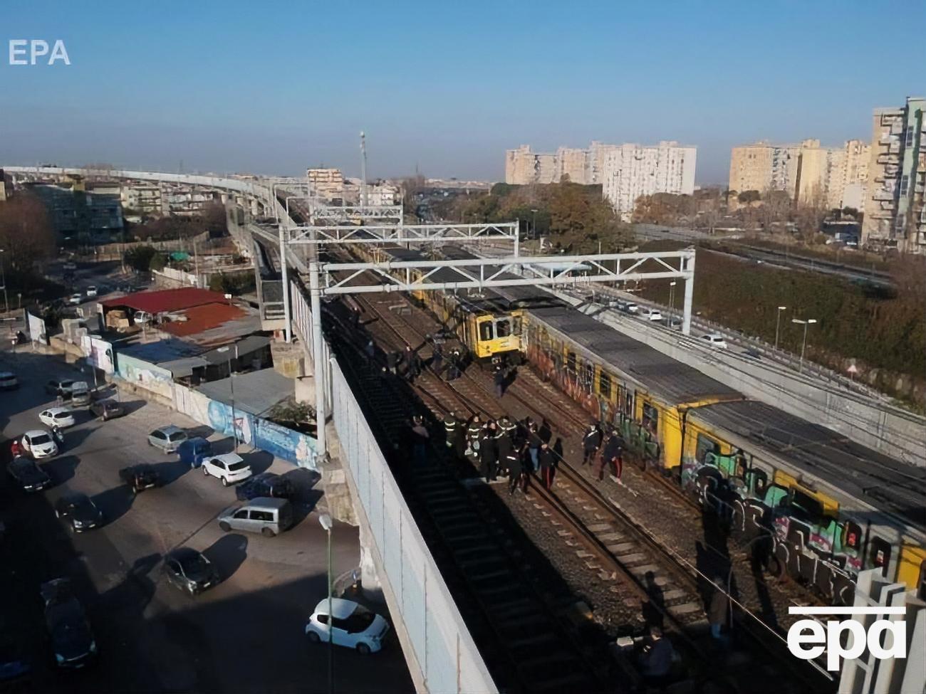 Поезда столкнулись недалеко от станции Piscinola