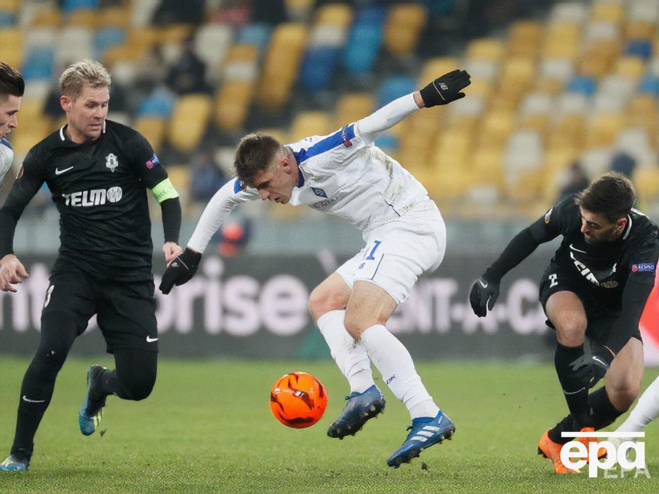Бєсєдіна (у центрі) підозрюють у порушенні антидопінгових правил