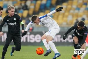 Бєсєдіна (у центрі) підозрюють у порушенні антидопінгових правил