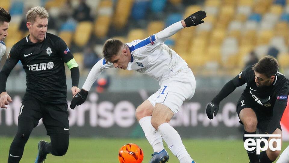 Бєсєдіна (у центрі) підозрюють у порушенні антидопінгових правил