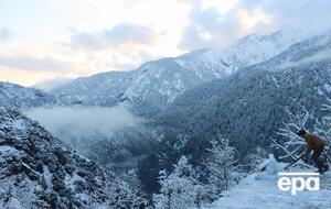 За даними місцевої влади, загалом із 12 січня через погодні умови в Індії та Пакистані загинуло не менше ніж 126 осіб